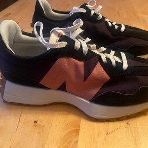 327 Women's New Balance (Black and Pink) with box